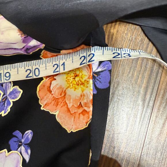 Torrid Gold Trim Floral Long Sleeve Rash Guard Size 3 - Picture 8 of 10